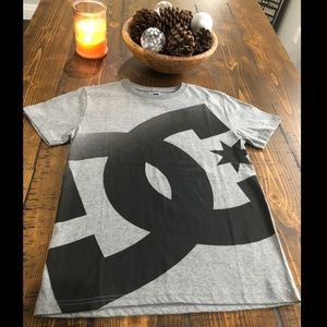 🌿EUC Boys DC Tee, size 10-12🌿
